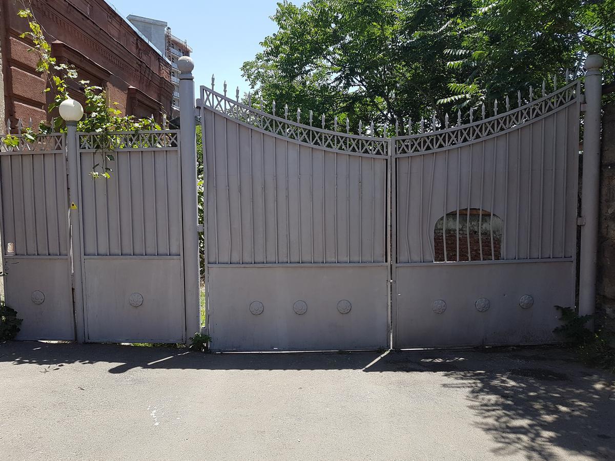 Tbilisi Yard Hostel Ngoại thất bức ảnh