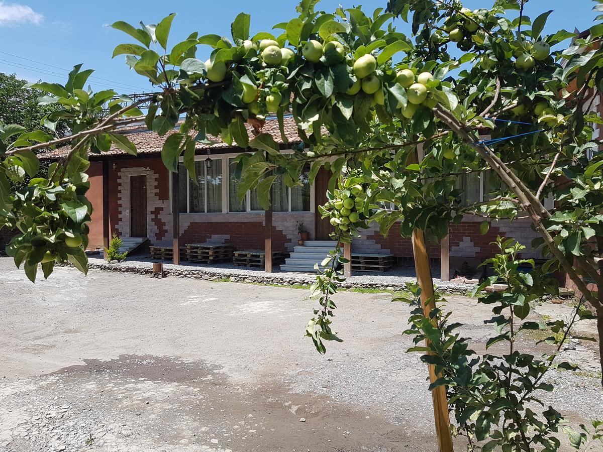 Tbilisi Yard Hostel Ngoại thất bức ảnh