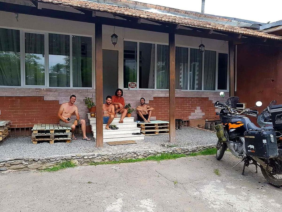 Tbilisi Yard Hostel Ngoại thất bức ảnh